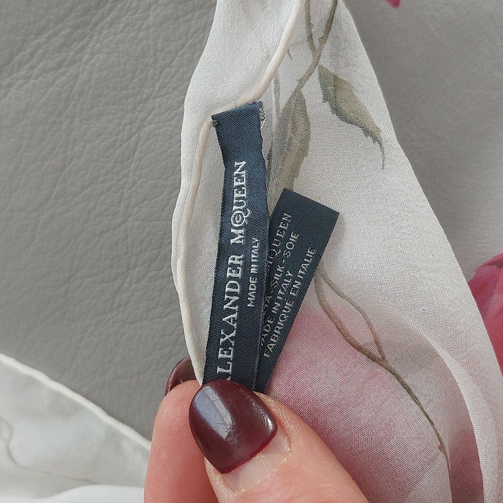 Alexander McQueen White Scarf with Pink Rose & Skull Motif - Picture 3 of 8